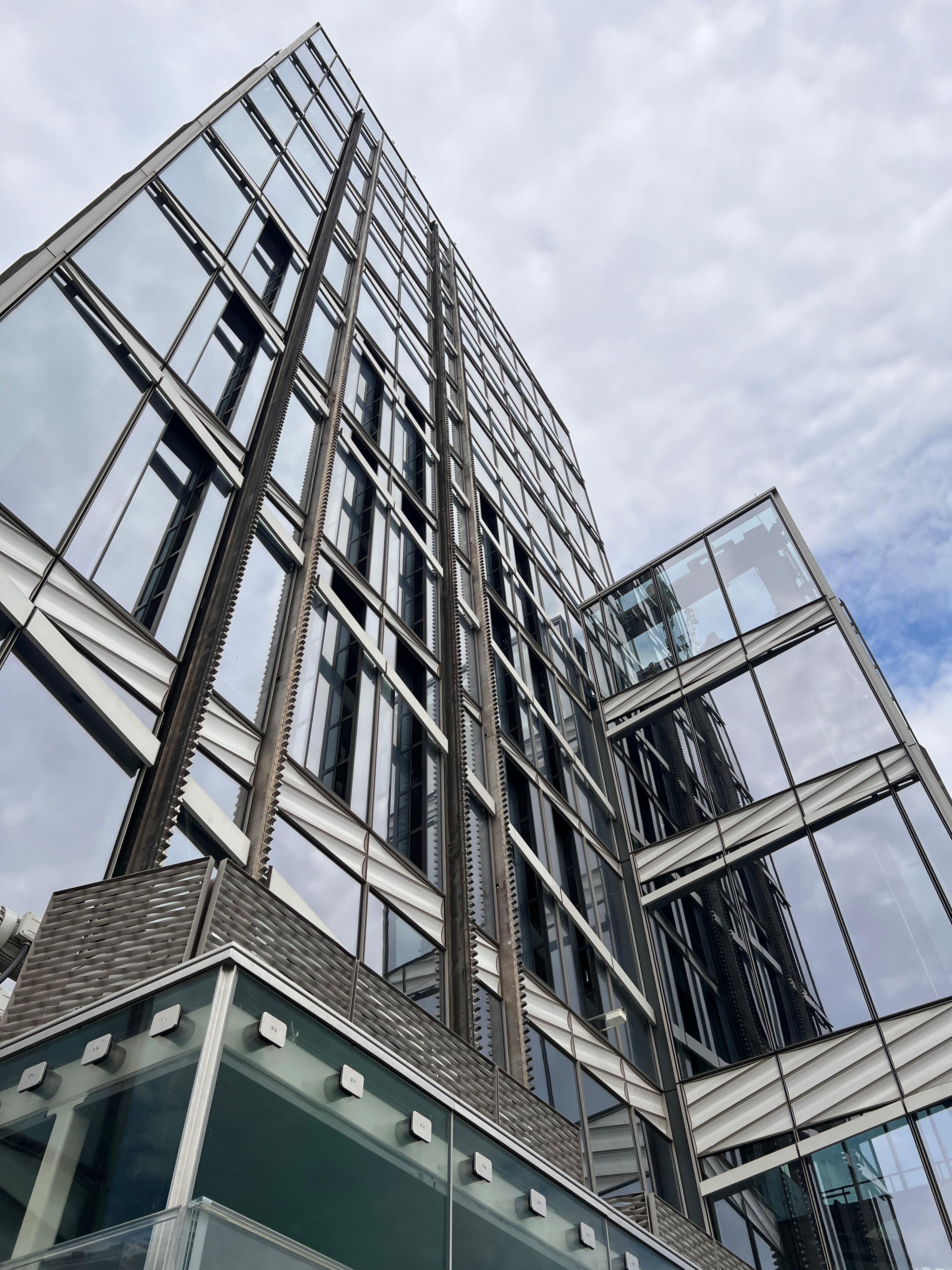 Boniwarth Sports logoin old glory red and navy blue.